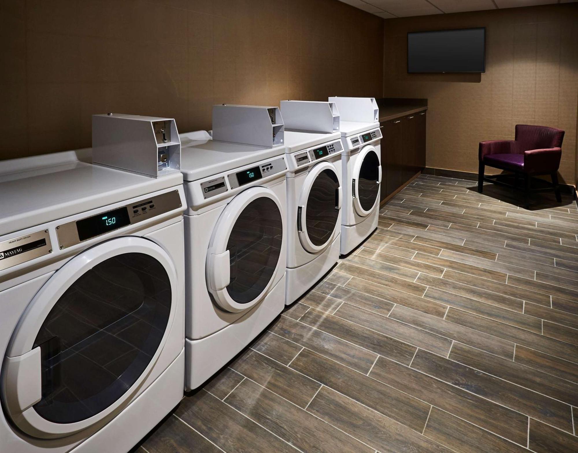 Hampton Inn By Hilton Timmins Exteriör bild