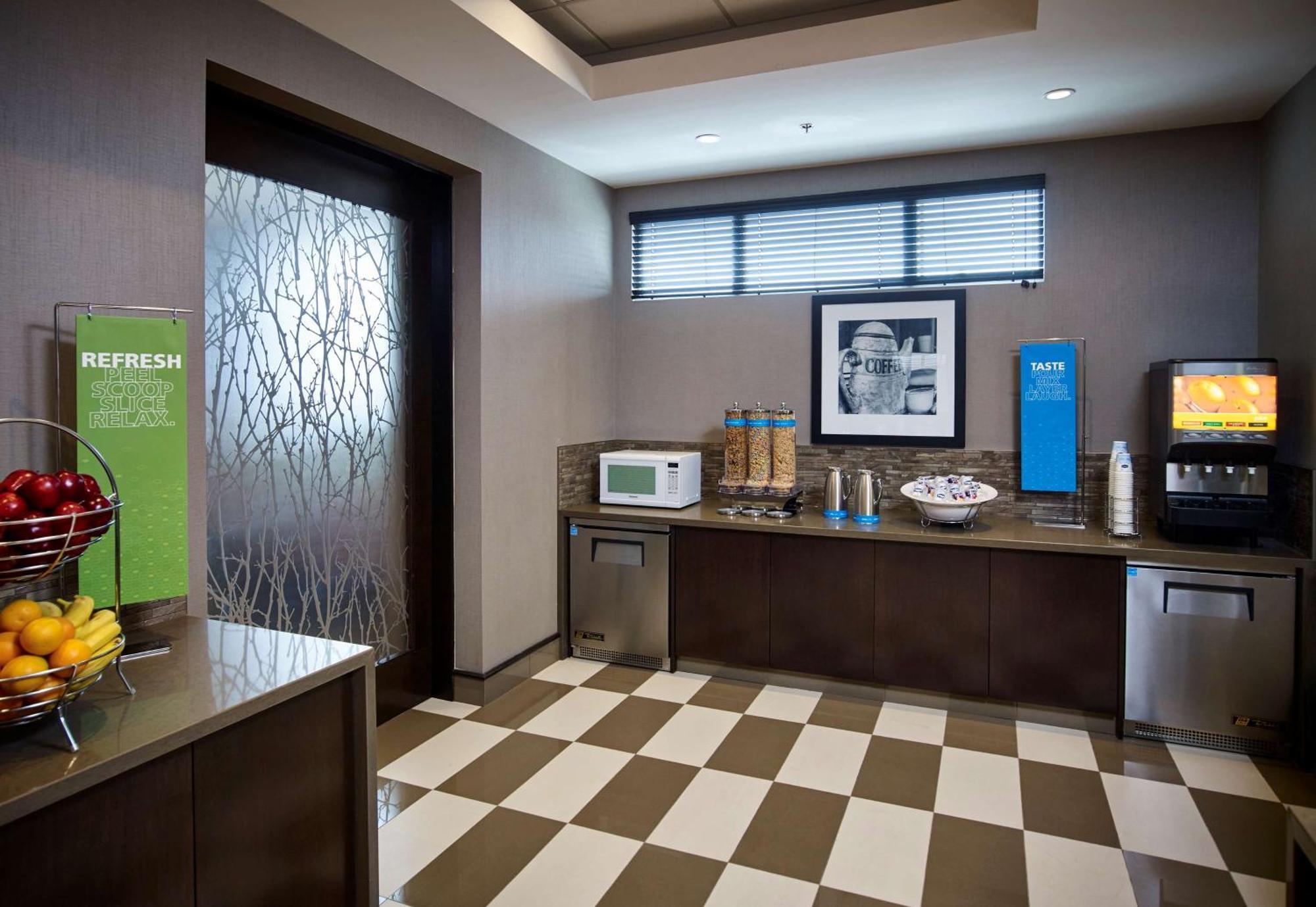 Hampton Inn By Hilton Timmins Exteriör bild