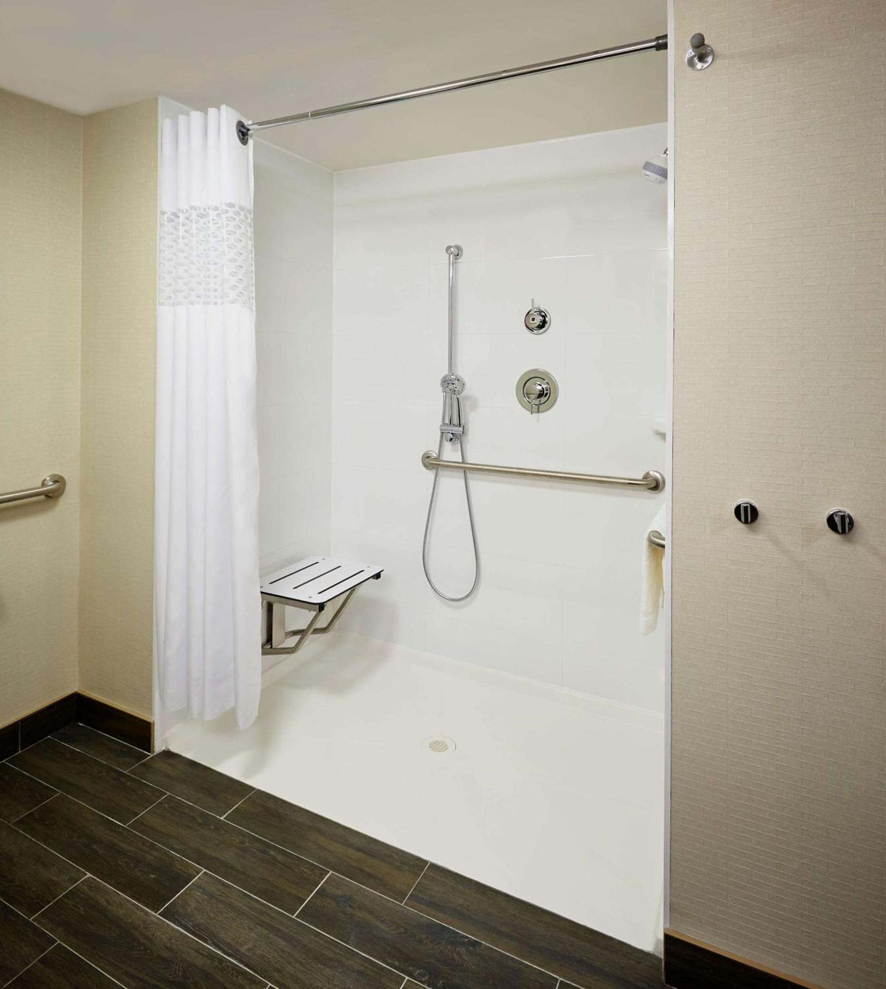 Hampton Inn By Hilton Timmins Exteriör bild