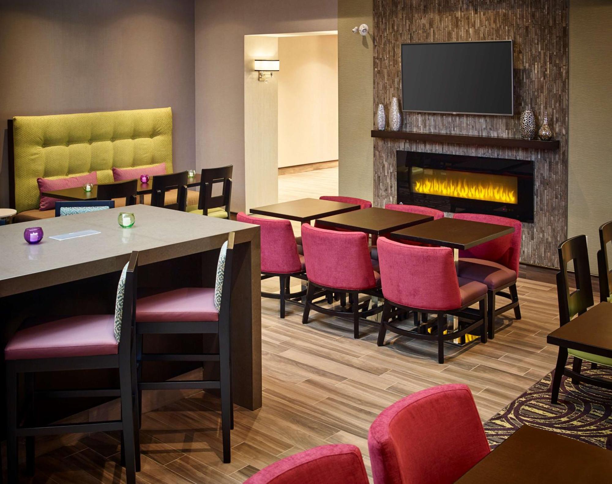 Hampton Inn By Hilton Timmins Exteriör bild