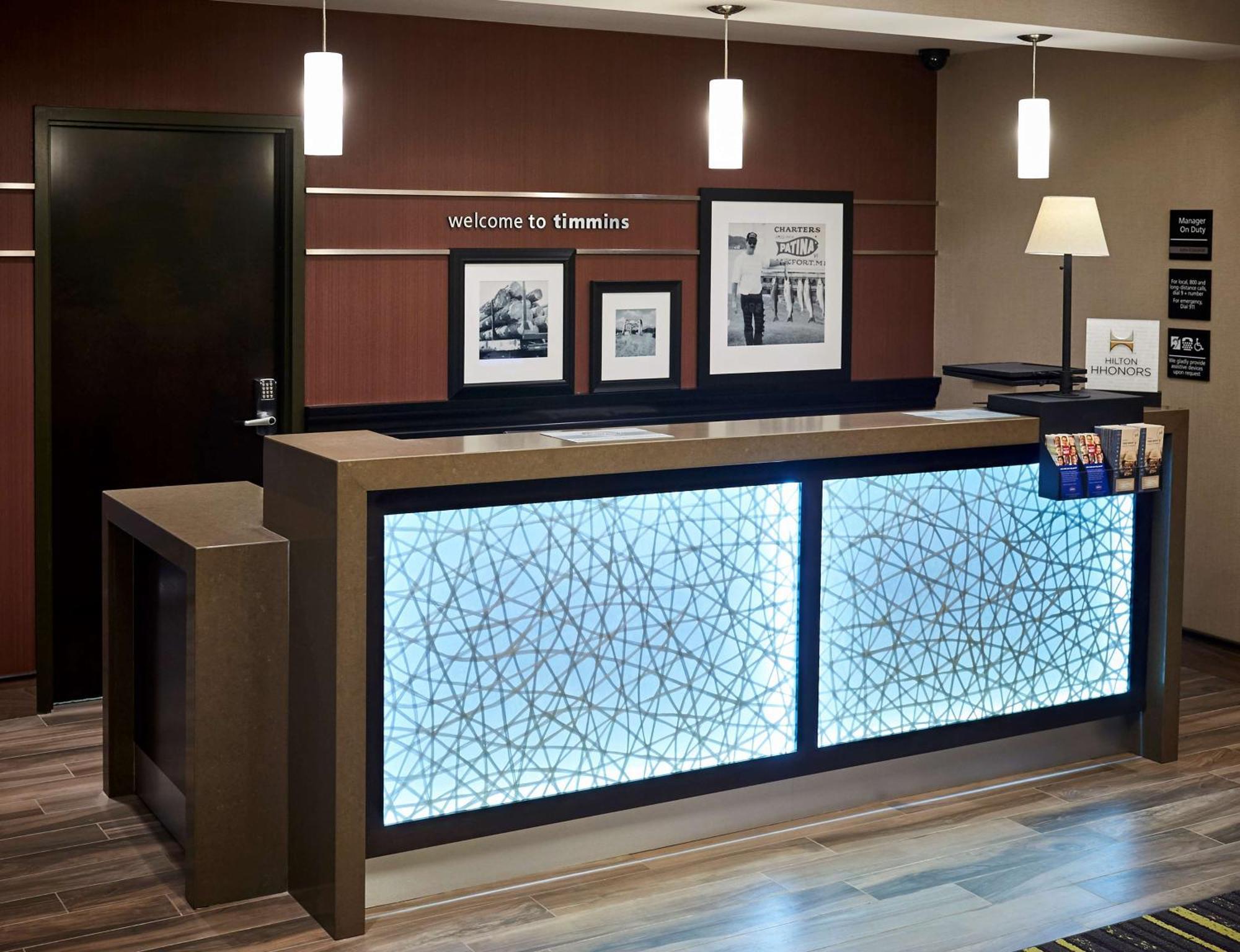 Hampton Inn By Hilton Timmins Exteriör bild