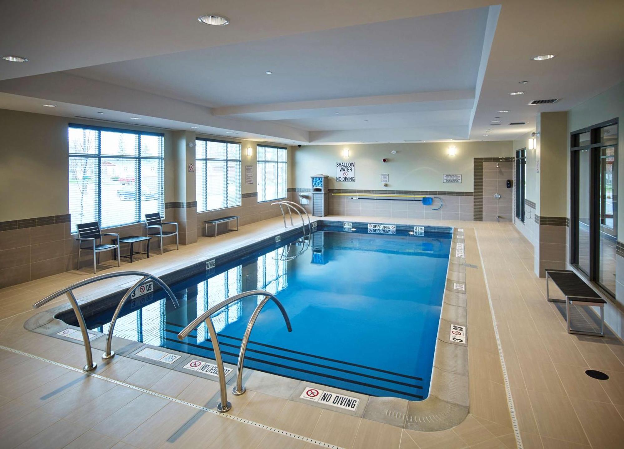 Hampton Inn By Hilton Timmins Exteriör bild